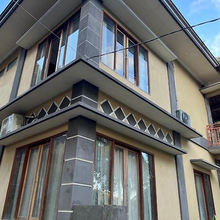 Kuta Circle Homestay Exterior foto